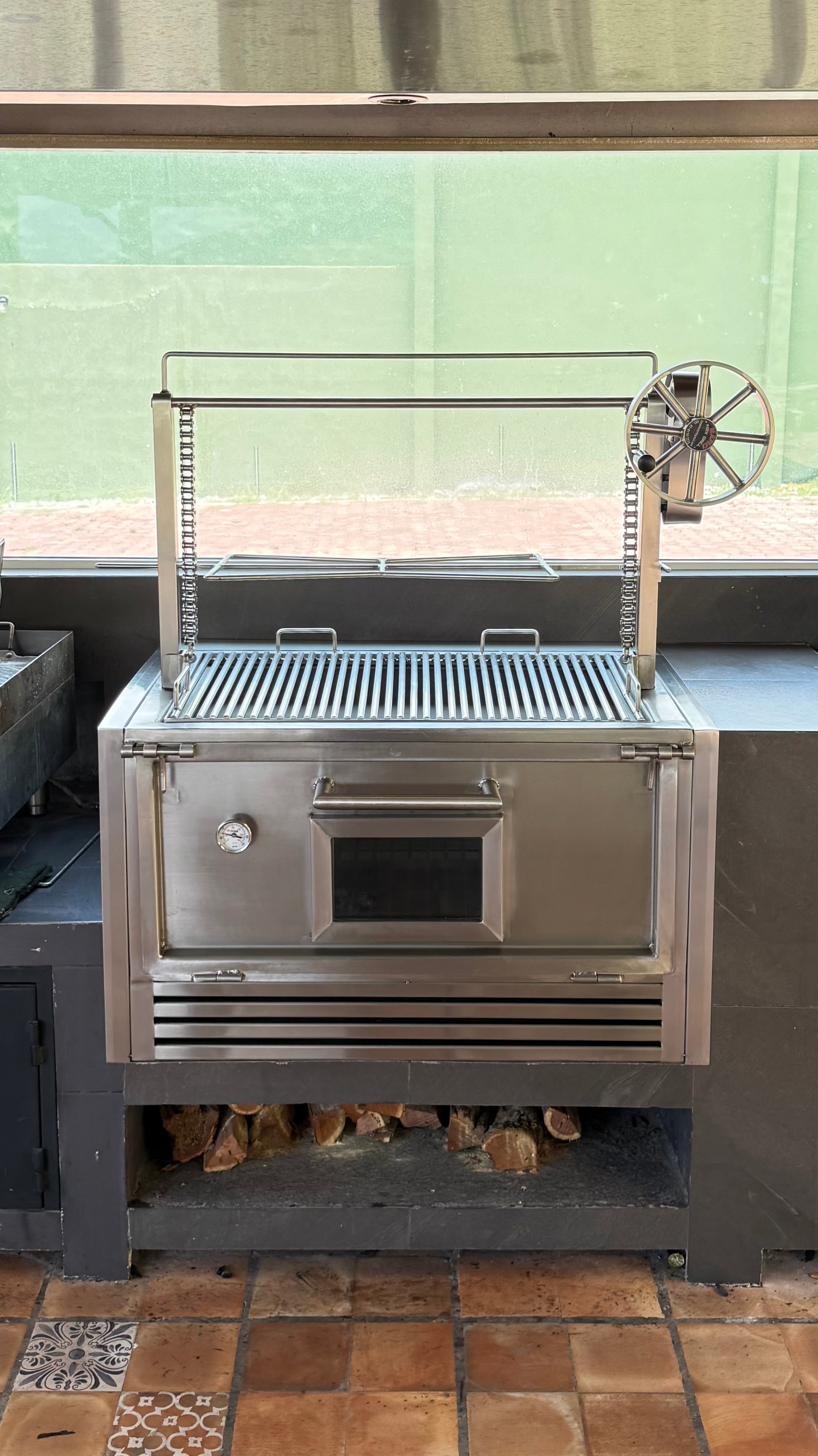 Asador Santa María con ataúd para empotrar